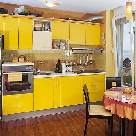 Apartment Sunny Yellow - With Balcony And Parking Place, Split Room photo