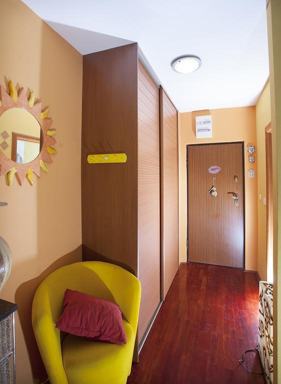 Apartment Sunny Yellow - With Balcony And Parking Place, Split Room photo